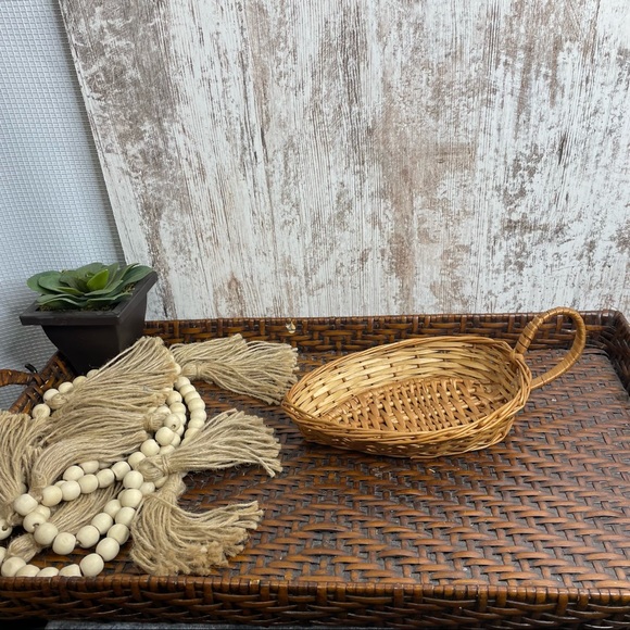 VINTAGE - Wicker Leaf Teardrop Basket Tray - Picture 1 of 5
